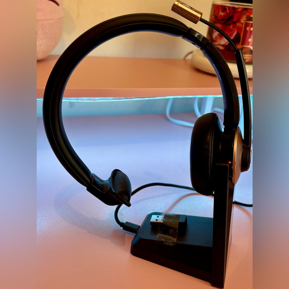🩷 Microphone & Charging Base, Wireless Headset with Mic Mute & USB Dongle - Picture 9 of 15